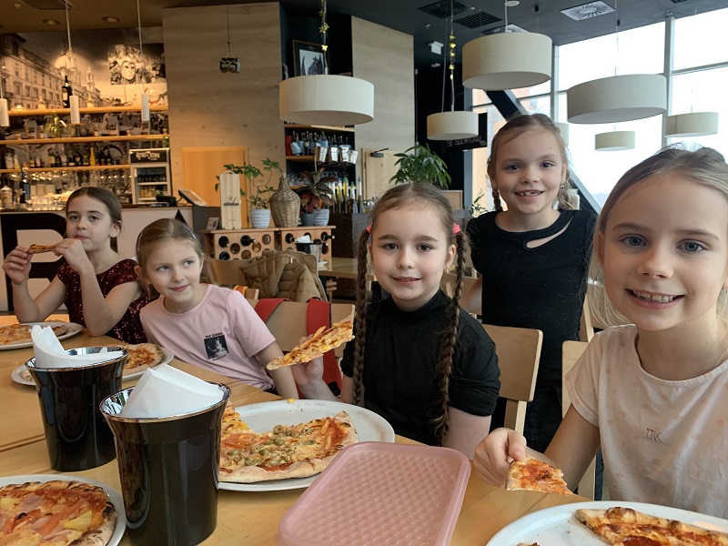 vysvedceni a pizza 1